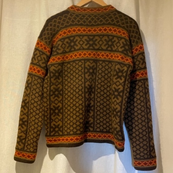 Made in Norway. 100 % wool sweater branded FIGGJO. Medium-Large woman size. Warm - Picture 4 of 11